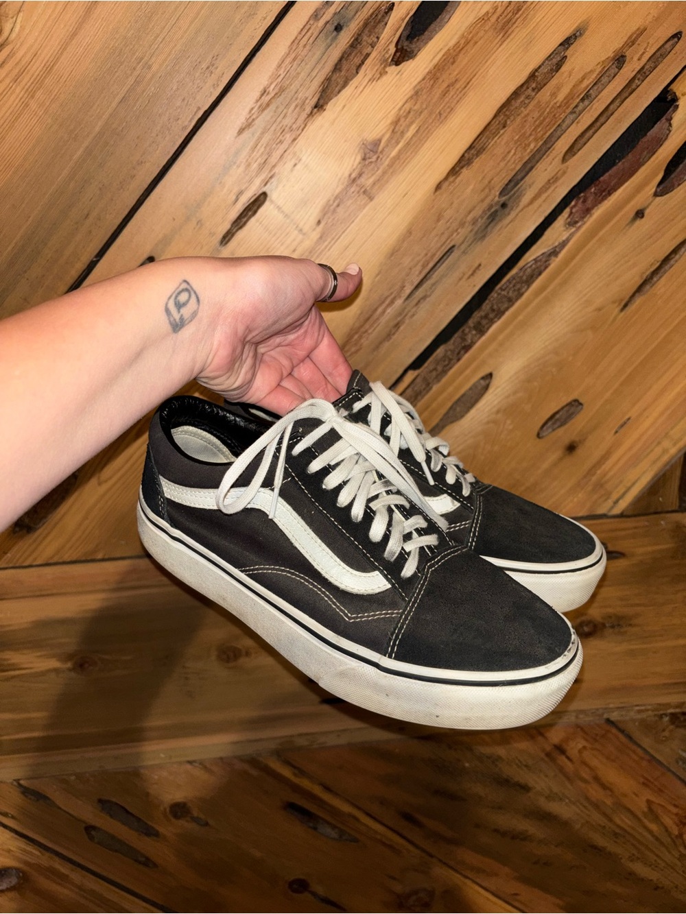 Platform Vans Black and White Old Skool Low-Top Sneakers